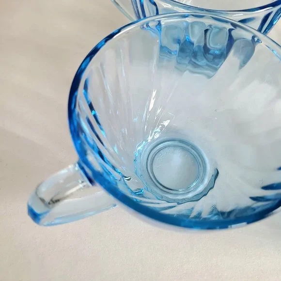 Set of 4 vintage blue glass tea cups. - Picture 5 of 7